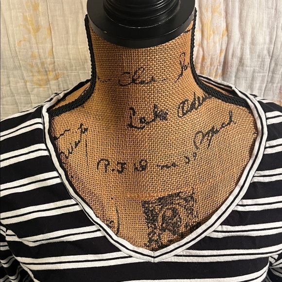 Black and White Striped Women's Top size XL - Picture 4 of 5